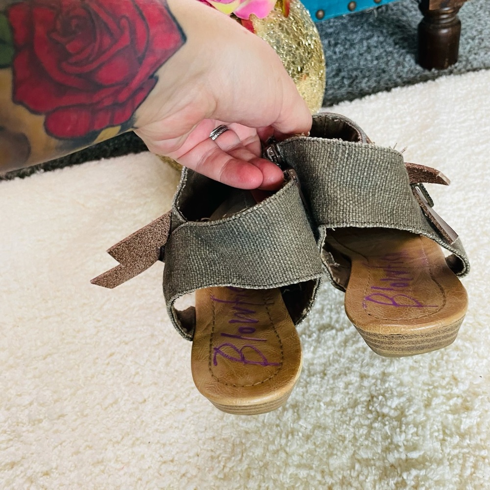 Blowfish | Malibu Canvas Sandals | size 8.5 - Picture 8 of 9